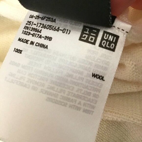 Women's Uniqlo Sweater L Ivory Super Soft Wool Pullover Long Sleeve Lightweight - Picture 12 of 13